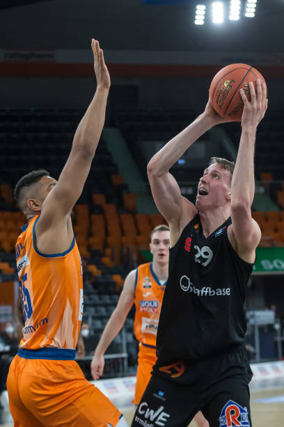 舒斯特当选 舒斯特当选