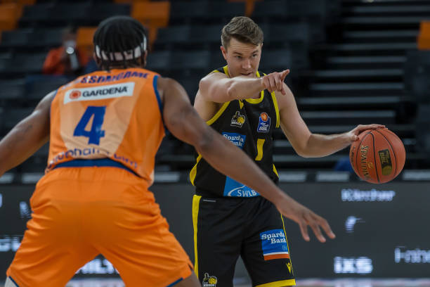 当仁不让的 当仁不让的